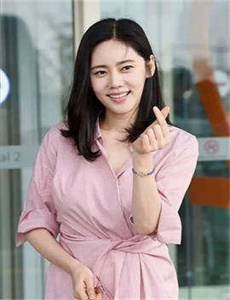 韩国美女主播热舞-美容室的待遇5