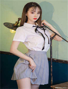 红西服